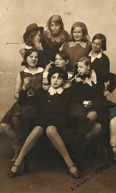 XXX smokedrunk:  Girl Gang - Kevadel, 1930.  photo