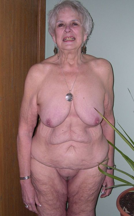 tg530:  homemademayo:  Why do I find the ravages of time on the body of a granny