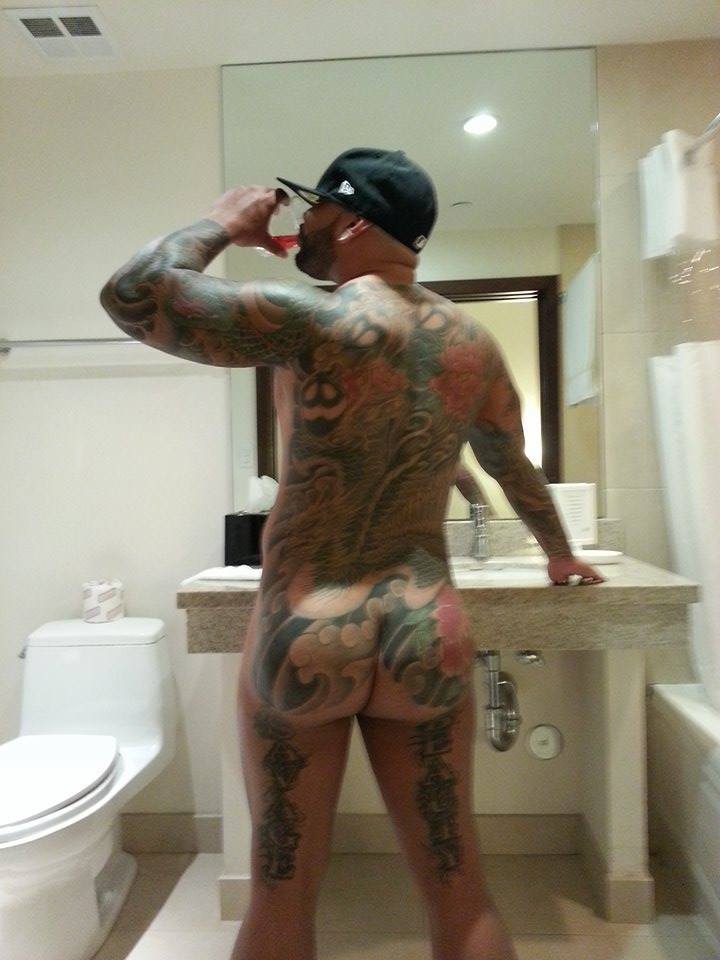 blackmeet3:  MAN..IM JUST SAYING. .BRUH GOT JUICY ASETTS