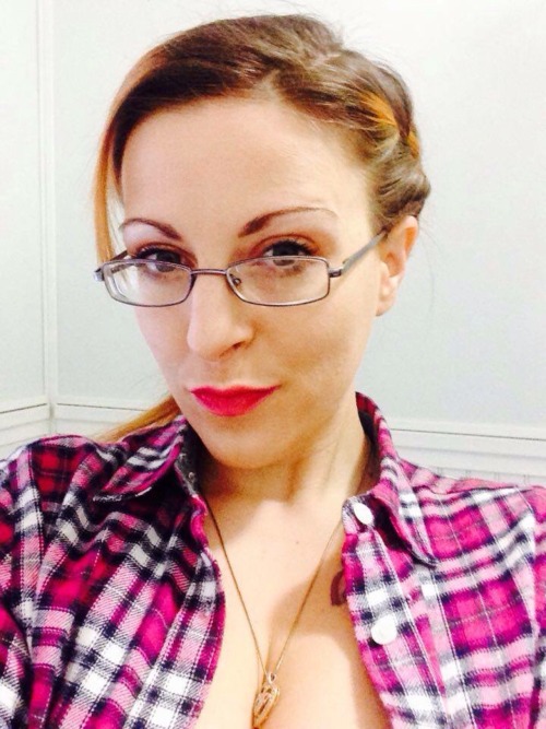 nycoupleshow:  The beautiful Autumn.   Follow / ReBlog Us.                                   http://nycoupleshow.tumblr.com  Sure is
