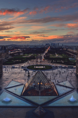 mistergoodlife:  La Pyramide du Louvre • Mr. Goodlife • Instagram 