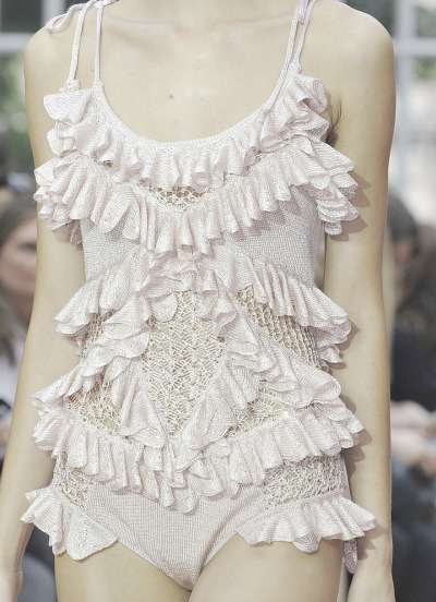 phreshouttarunway:  Julien MacDonald S/S 2015 