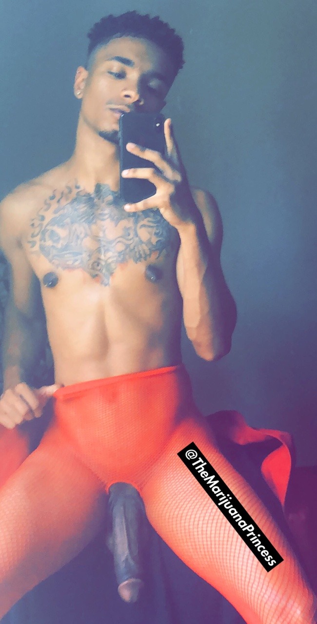 themarijuanaprincess:  IG: RebelMannequinn  Twitter: RebelMannequinn  Snap: TheMarijuanaPri