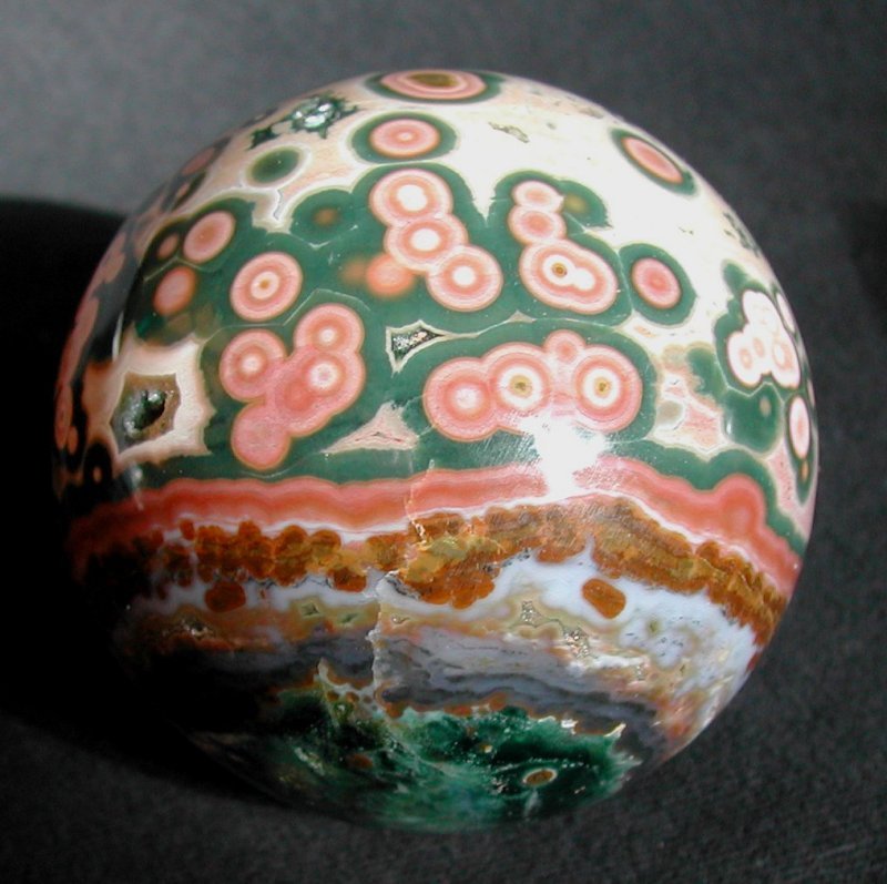 odditiesoflife:  The Mysterious Rediscovery of Ocean Jasper Ocean jasper is such