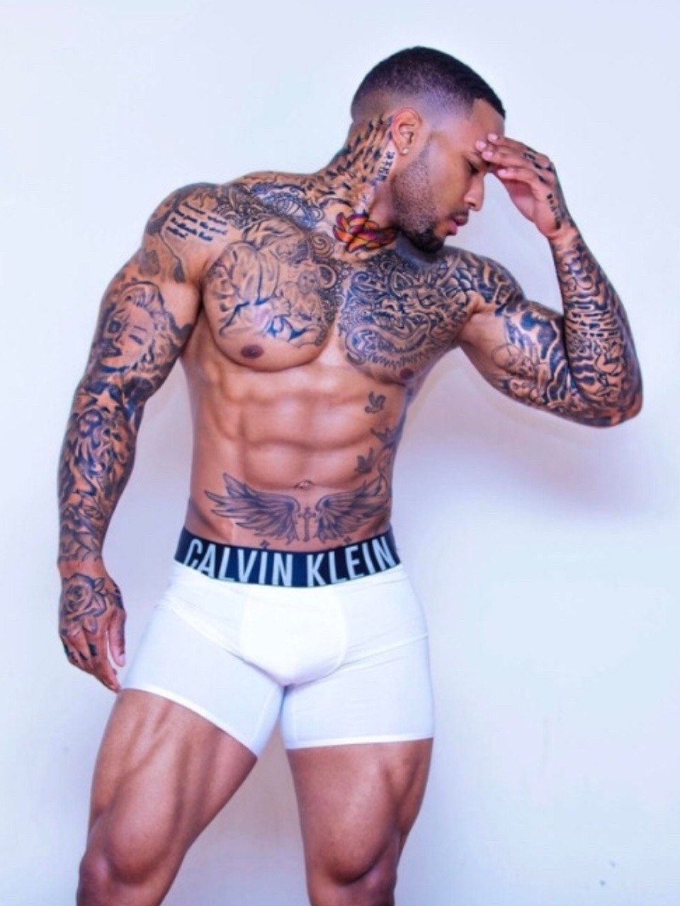 maleficent-chronicle:    Chadoy Leon ✉     Sexy mmm