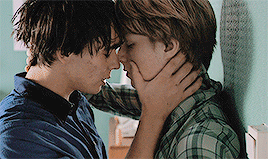 darkmagic1998:  mke-boy:  Aggressive  I swear that I will stay if I was him :c 