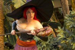 bedsafely:  GOT MY SORCERESS PHOTOS BACK!!