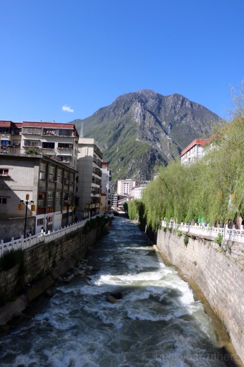 kiaoratibet: Return to Tibet, arriving into Kham: A few days ago I finally returned to the high plat