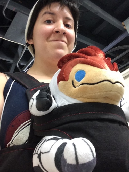 fontscosplay:  arkadycosplay:   mizuaoi:   mizuaoi:   This is why I went to school for theatrical costuming for 5 years  I made a baby harness for my Krogan son for a casual Fem! Shep cosplay for SDCC  this is my crowning achievement and I’m stupidly