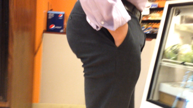 porngeekstuff:  Waiting for breakfast….   Beautiful