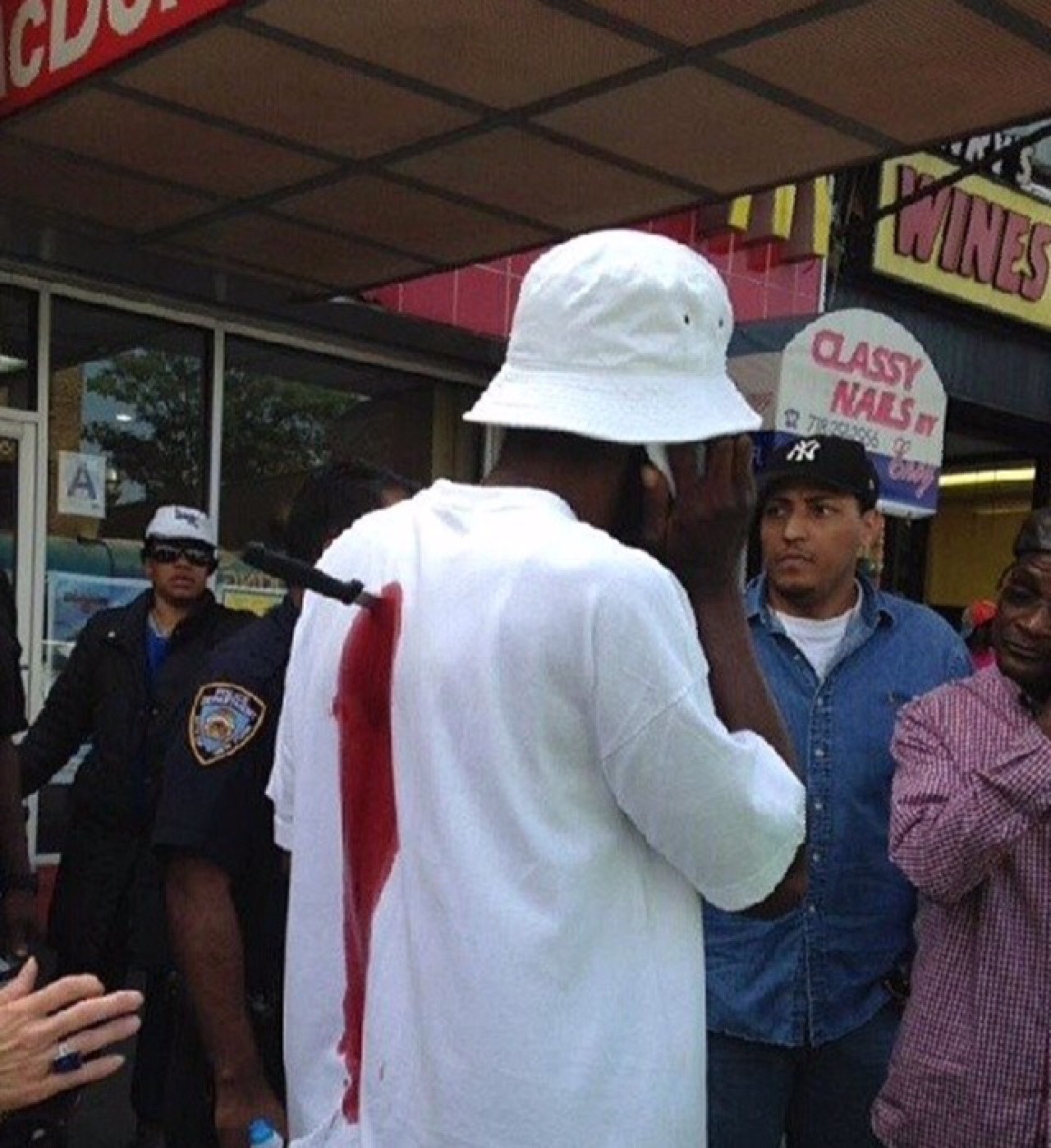 bishopmyles:  “Hello?” “Bruh I got stabbed” “What?” “Come get me”