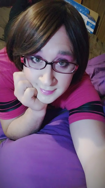 candorbob1:  oh-its-jacquie:  Pink was the colour of the night. Its been nice being able to spend time as myself lately. Well, off to bed, I get up early for work. Love you all. <3  Girls who wear glasses are so sexy   U look 💘