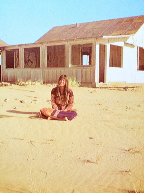 thirdbirdofrhiannon: Melanie for the Stoneground Words shoot, 1972