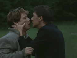 fb252d44a3362a82e8df17bd1e4c45712dd92076.gifv