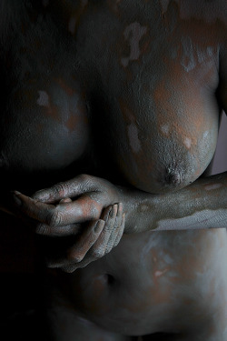 allsportsgirls:  mud and black body Girls