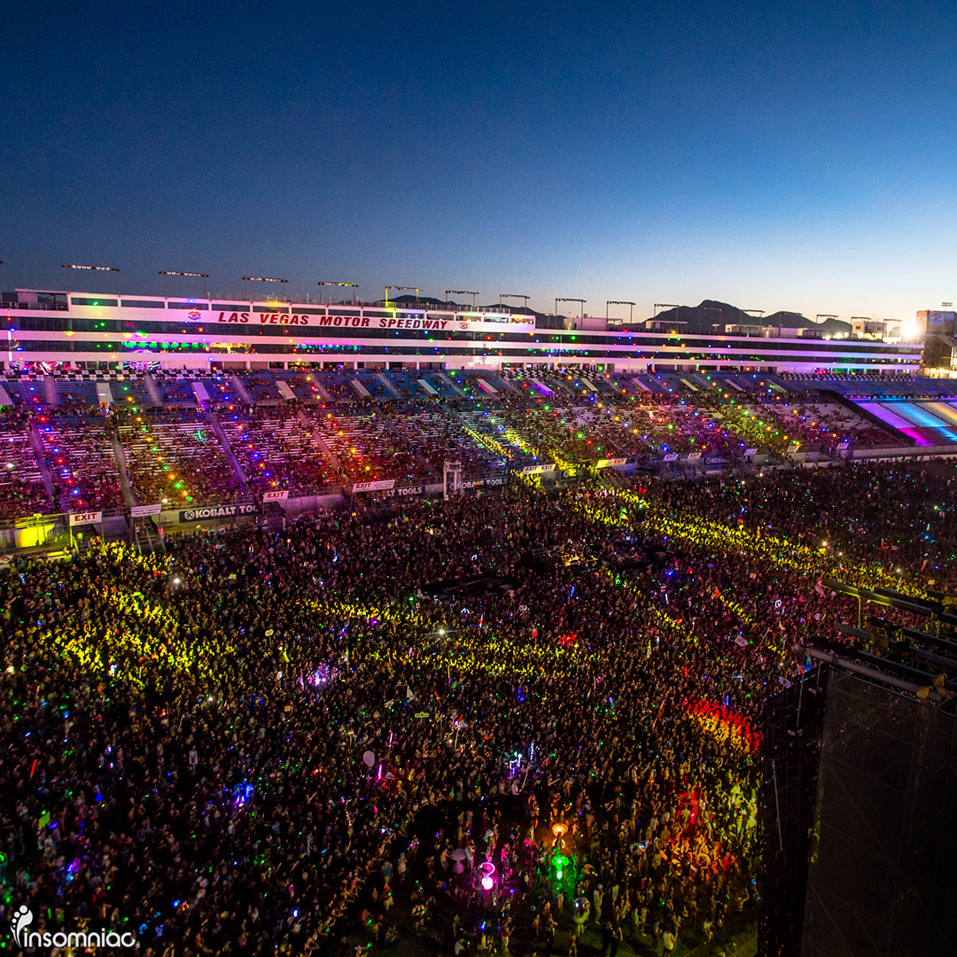 cheap-bliss: insomniacevents:  Welcoming the desert sun. ⛅ 🌵 ✨     UGHHHHHH