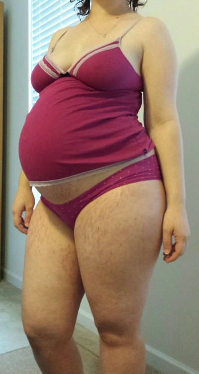 nerdynympho87:  Only 2 more days until maternity leave! Get a show in while you can! NerdyNympho.cammodels.com 