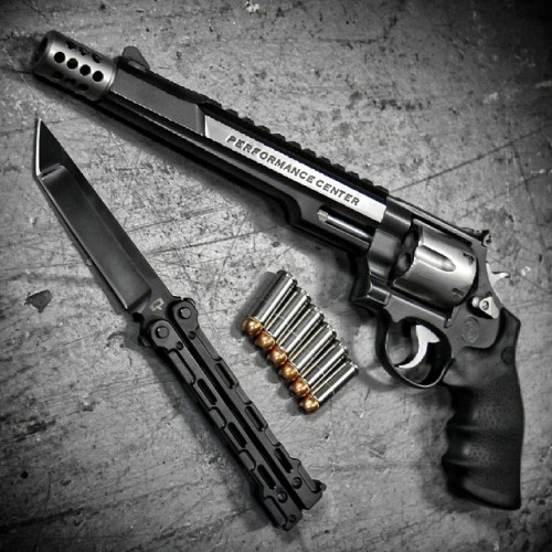 gunsknivesgear:  The Revolver.