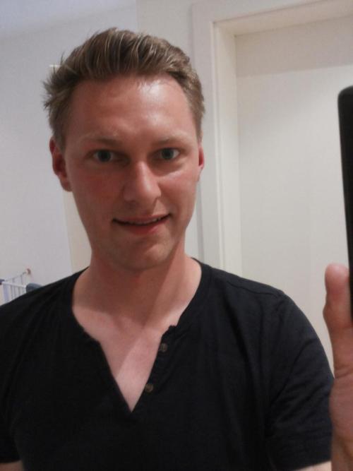 ...AND YET ANOTHER UNNECESSARY GAY NUDITY BLOG