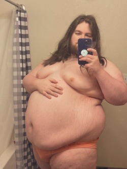 tymorrowland:does this belly make me look porn pictures