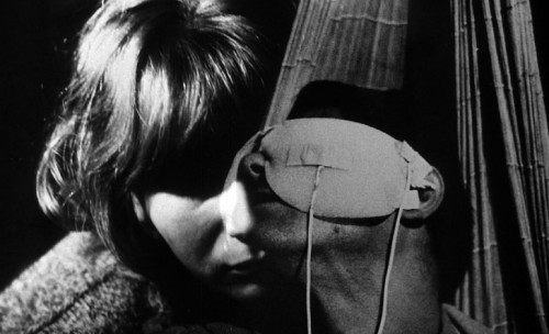 24hoursinthelifeofawoman:  from ‘la jetée’ (dir. chris marker, 1962) 