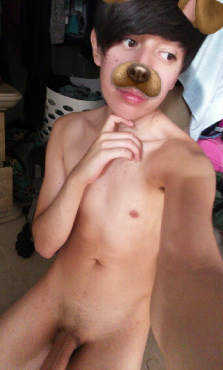 mariodoll69:  Just chilling cant wait till i have my own room so i can be naked 24