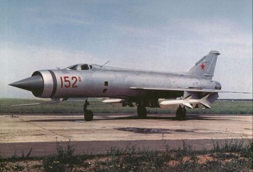 dieselpunkisdad:british-eevee:Ye-152A at rest at an airfield (Date and location unknown)I have seen 