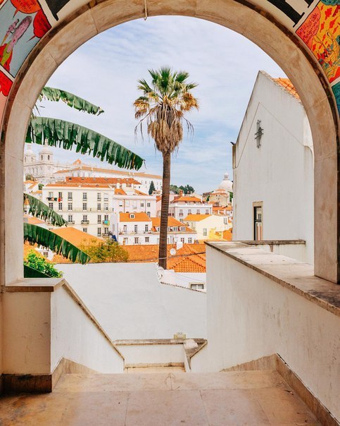 ghostlywatcher:Lisbon, Portugal.