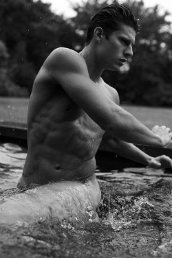 fiftypounds:  Eian Scully by Stewart Shining