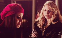 emmasneverland:  ladies of ouat being friends with each other 
