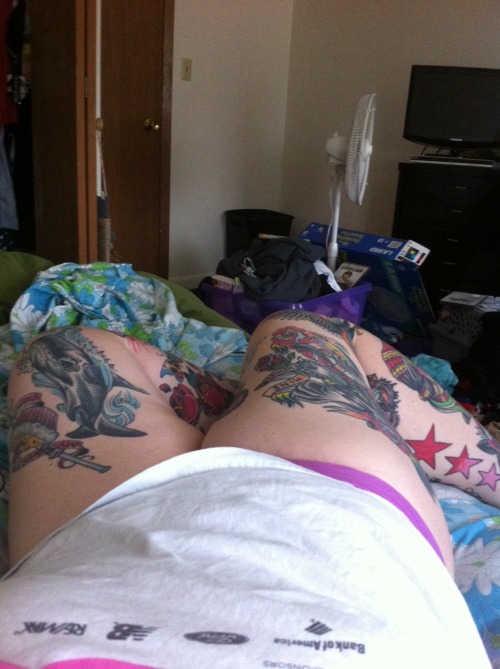stateofmisery:  I’m supposed to be getting ready for work. Whoops. 