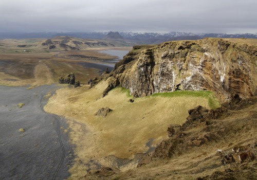 earlandladygray:Need a place to escape? Head out to the volcanic black sand beaches and endless view