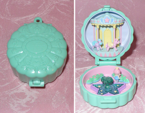 My Little Fairy, made in Japan. I love this Polly pocket-like set :)