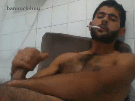 bannock-hou:  Turkish cub smokes n strokes 