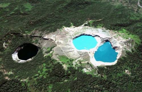 The multicoloured lakes of Mount Kelimutu, IndonesiaBelieve it or not, but these lakes really ARE th