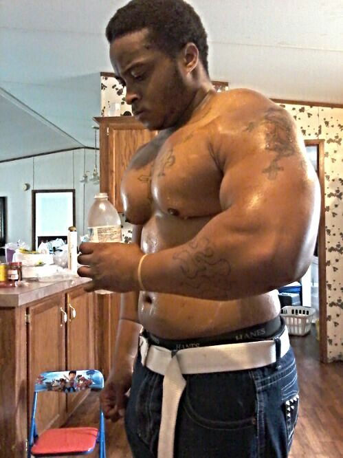 blkbugatti: blkby1dr: Thickness II  Sexy thick hottie 