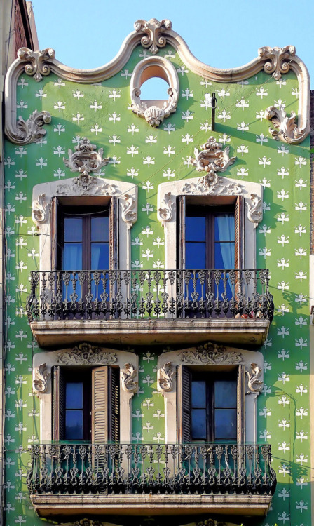 useless-catalanfacts:Detalls de l'arquitectura modernista de Barcelona.Details of Barcelona’s 