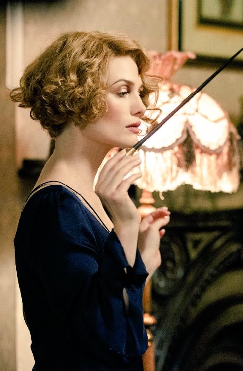 fantasticbeasts:“When I was first auditioning, Queenie was a traditional bombshell. I definite