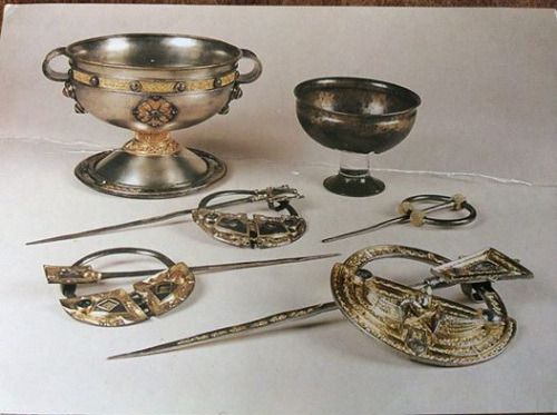 coolancientstuff:he Ardagh Hoard, best known for the Ardagh Chalice, is a hoard of metalwork from th