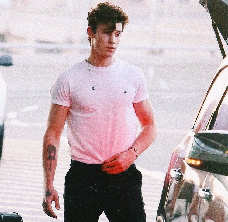 vibesofshawn: his james dean lookin self is back