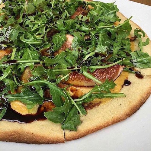 Fig Tempeh Bacon Arugula Pizza Special for October. #veganpizza #veganla #veganmagic #figs #figpizza