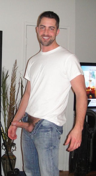 commandolover:  Hot men don’t wear undies: hot men go commando! commandolover.tumblr.co