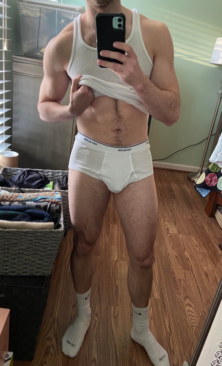 white-briefs-lover:White socks, a white tanktop and white briefs! The best colour for real men!