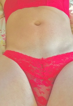 sohard69red:  If your eyes are good, you can just make out my little clitty! How much do you want to lick it?