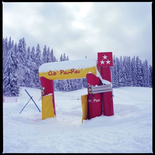 The resort #3 #hasselblad #mediumformat #500cm #kodak #ektar100 #photo #photography #winter #snow #o