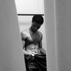 shestheonlyoneiwantfanfic:  Diggy going topless