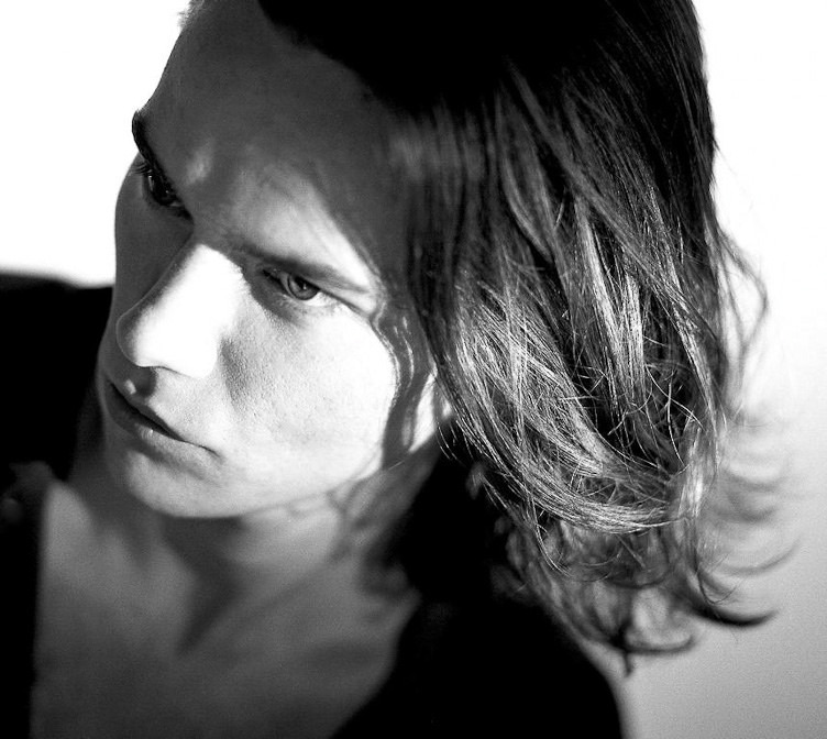 rivjudephoenix:  Phoenix can leave a table of 10 speechless. He does. He charms,