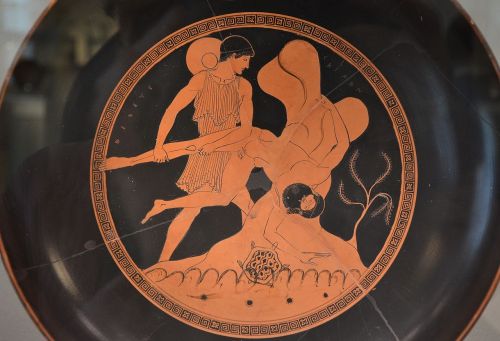 Theseus hurls the bandit Sciron off a cliff into the sea.  Interior of an Attic red-figure kyli