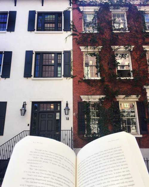 ejmellowbookends: Books + brownstones❤️. West Village, why are you always so gorgeous! (at West Gre