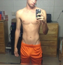 freeballks:  Check out my blog. Freeballkssubmit your freeballing pics to freeballks@gmail.comor kik nikestud35Share your stories about freeballing encountersAsk me anything  Those orange shorts really make it POP!